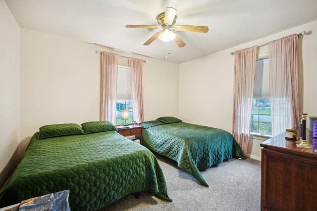 801 Bishop ST, Smithville, TX 78957