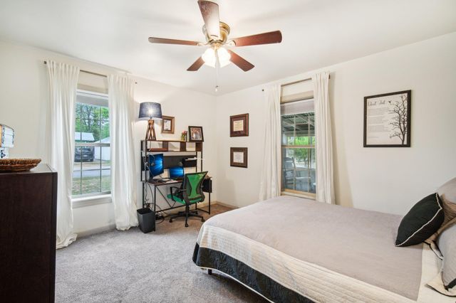 801 Bishop ST, Smithville, TX 78957