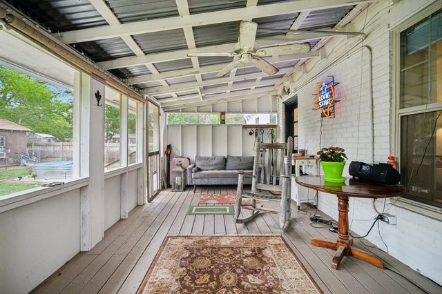 801 Bishop ST, Smithville, TX 78957