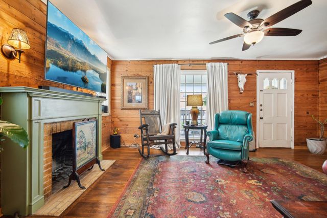 801 Bishop ST, Smithville, TX 78957