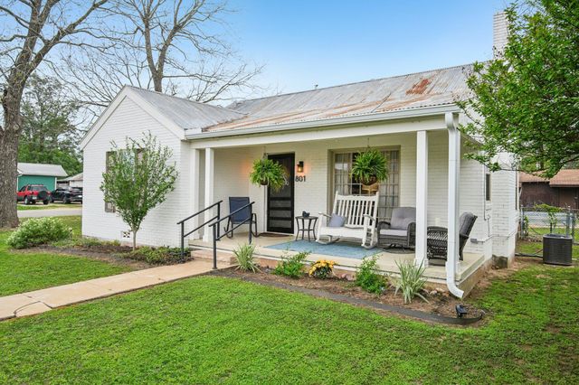 801 Bishop ST, Smithville, TX 78957