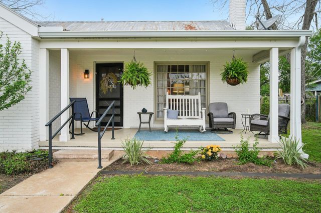 801 Bishop ST, Smithville, TX 78957