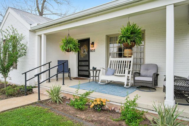 801 Bishop ST, Smithville, TX 78957