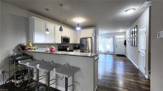 200 Seasons Cir Unit 303, Suffolk, VA 23434