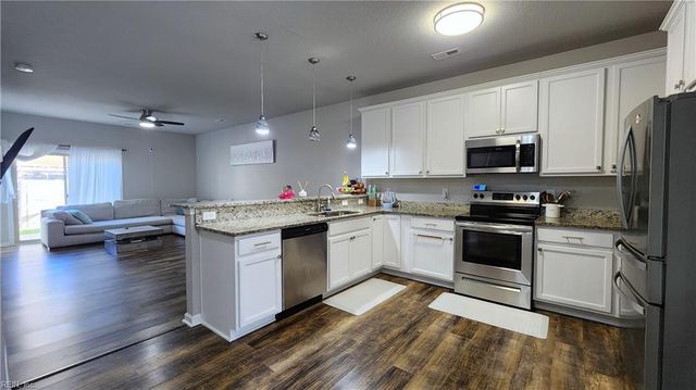 200 Seasons Cir Unit 303, Suffolk, VA 23434