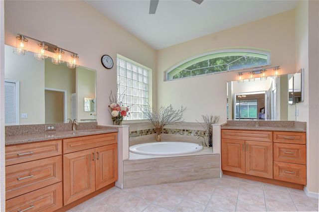 4916 WILLOW RIDGE TERRACE, Valrico, FL 33596