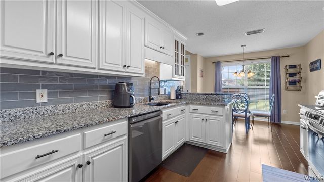 4933 CROSSHILL, Northport, AL 35476