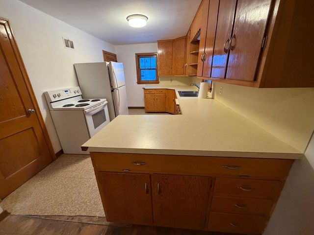 1420 Frank Hall Drive, Albert Lea, MN 56007