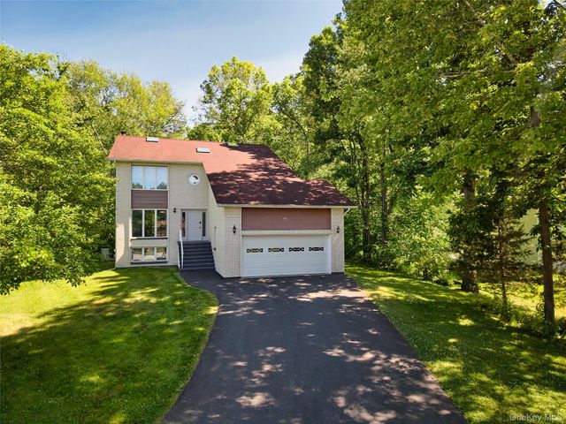 10 Schnabl Court, Wappingers Falls, NY 12590
