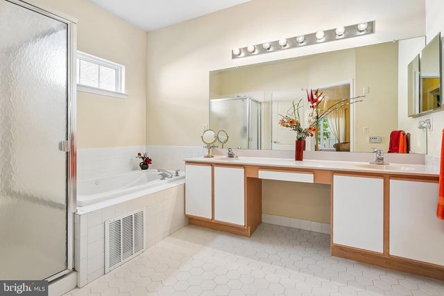 86 HONEYFLOWER LN, Princeton Junction, NJ 08550
