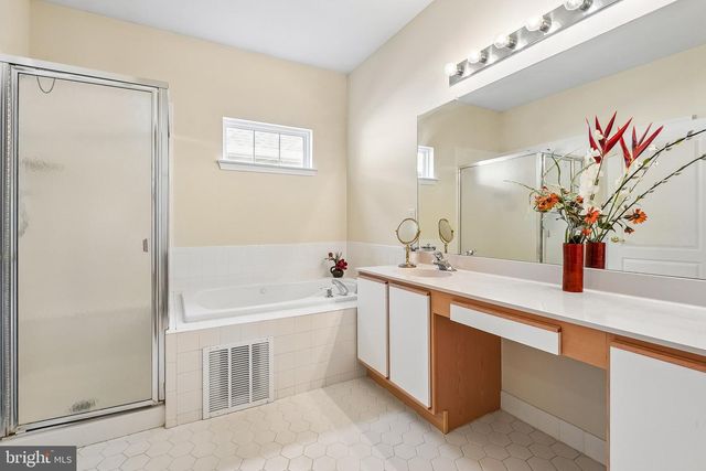 86 HONEYFLOWER LN, Princeton Junction, NJ 08550