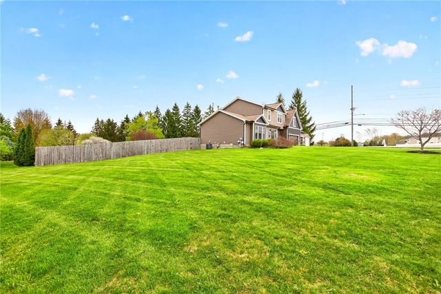 1 Grouse Point, Penfield, NY 14580