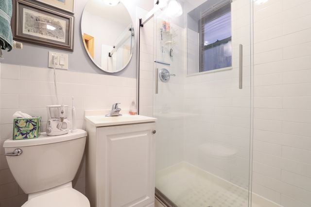 381 Manhattan Avenue Building, New York City, NY 11211