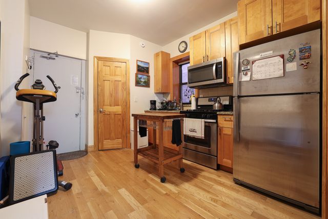 381 Manhattan Avenue Building, New York City, NY 11211
