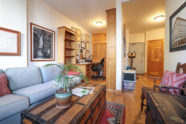 381 Manhattan Avenue Building, New York City, NY 11211