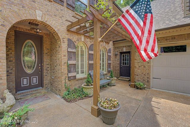 8 E Crockett Loop, Hernando, MS 38632