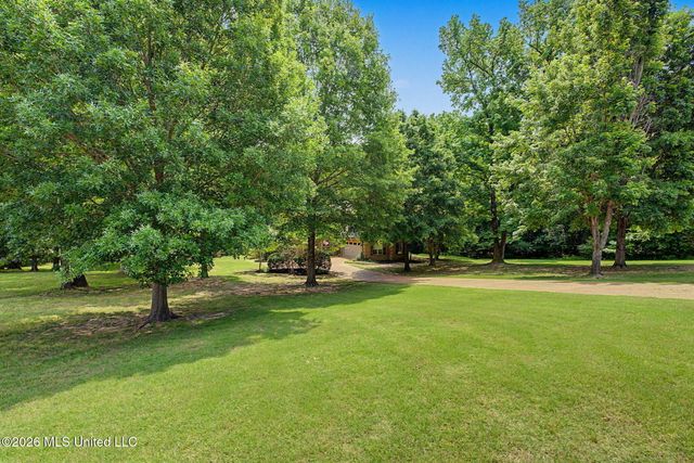 8 E Crockett Loop, Hernando, MS 38632