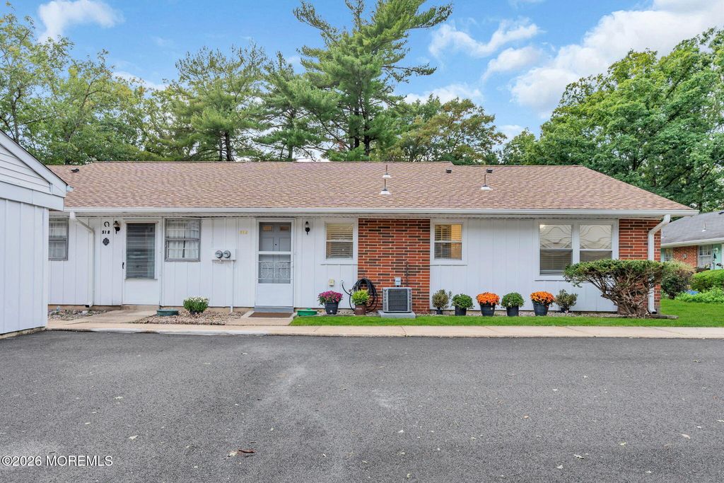 51A Cambridge Court A, Lakewood, NJ 08701