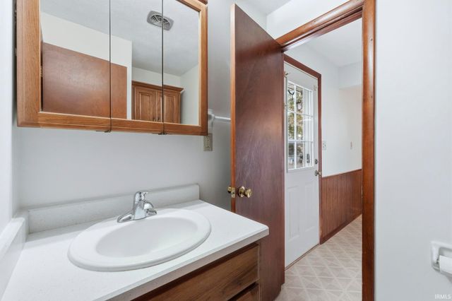 7004 E CR 550 S, Muncie, IN 47302