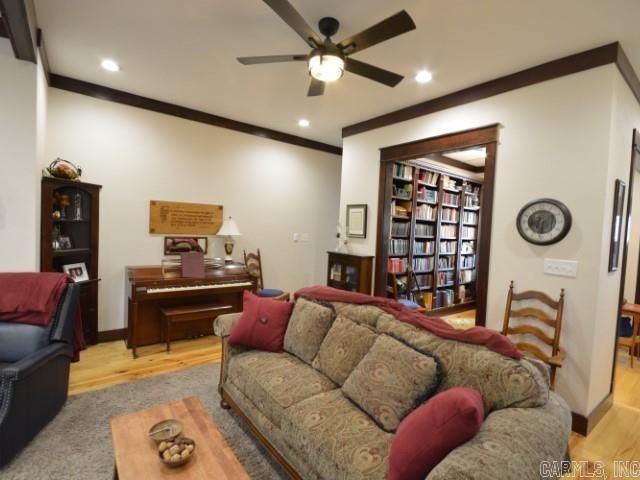 818 Canterbury Street, Benton, AR 72015