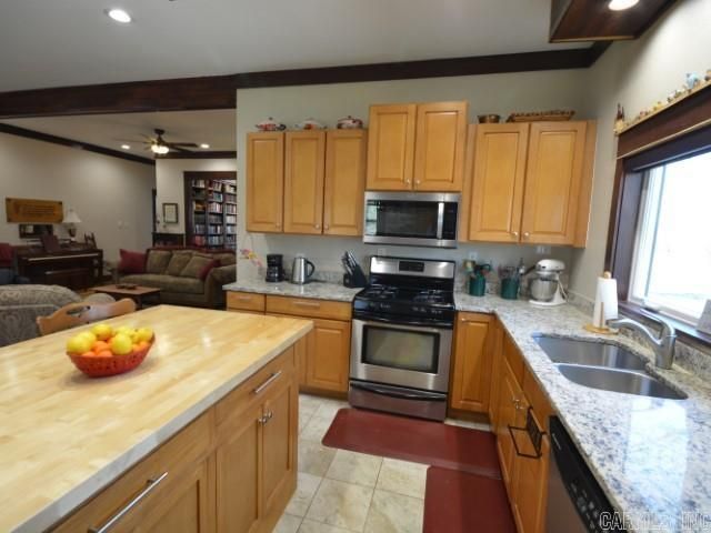 818 Canterbury Street, Benton, AR 72015