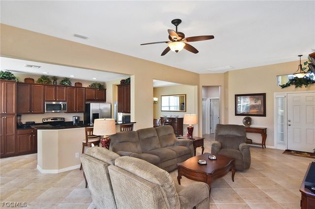 2640 Maraval CT, Cape Coral, FL 33991