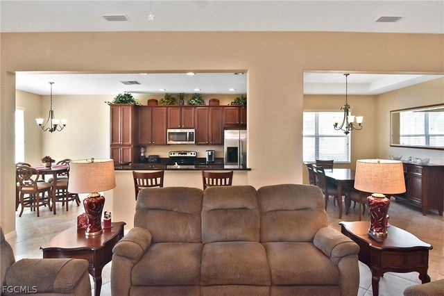 2640 Maraval CT, Cape Coral, FL 33991