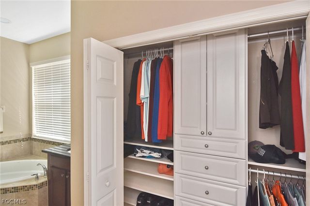 2640 Maraval CT, Cape Coral, FL 33991