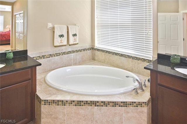 2640 Maraval CT, Cape Coral, FL 33991