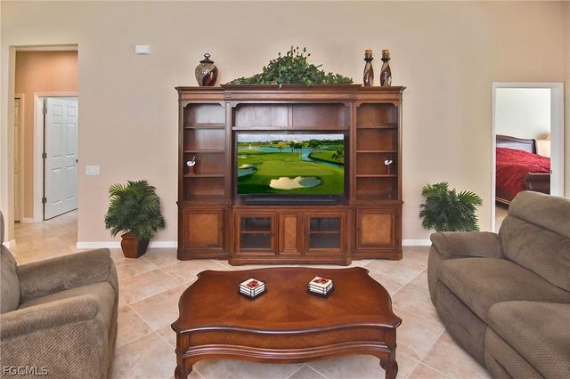 2640 Maraval CT, Cape Coral, FL 33991