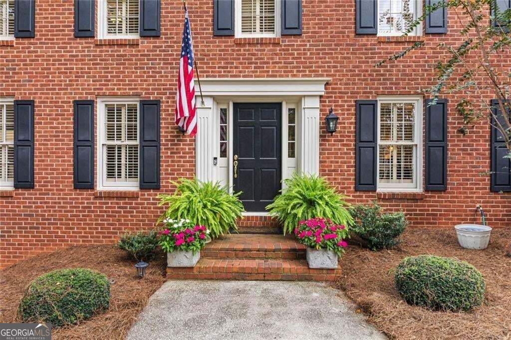 877 Guinevere Way SW, Lilburn, GA 30047 — photo 3