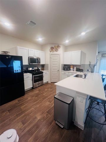 94 Barton Creek LN, Hutto, TX 78634