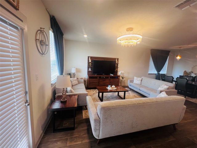 94 Barton Creek LN, Hutto, TX 78634