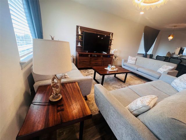 94 Barton Creek LN, Hutto, TX 78634