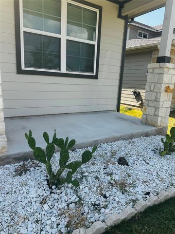 94 Barton Creek LN, Hutto, TX 78634