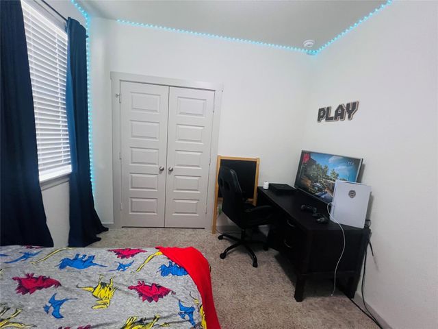 94 Barton Creek LN, Hutto, TX 78634