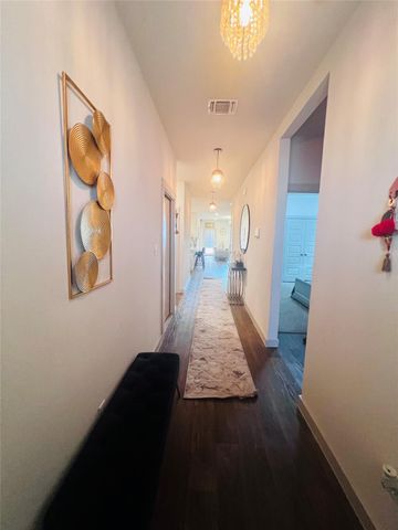 94 Barton Creek LN, Hutto, TX 78634