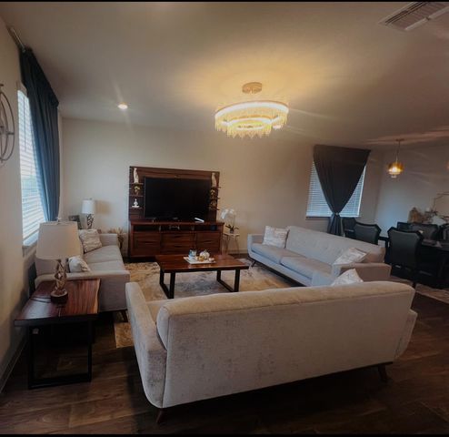 94 Barton Creek LN, Hutto, TX 78634