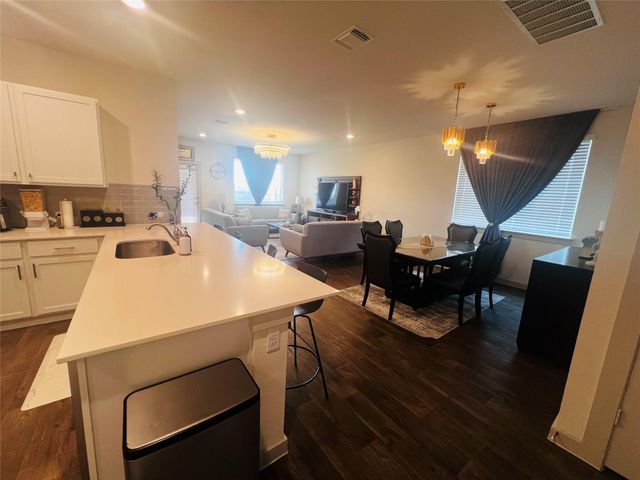 94 Barton Creek LN, Hutto, TX 78634