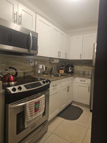 8411 NW 8th St 111, Miami, FL 33126