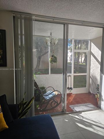 8411 NW 8th St 111, Miami, FL 33126