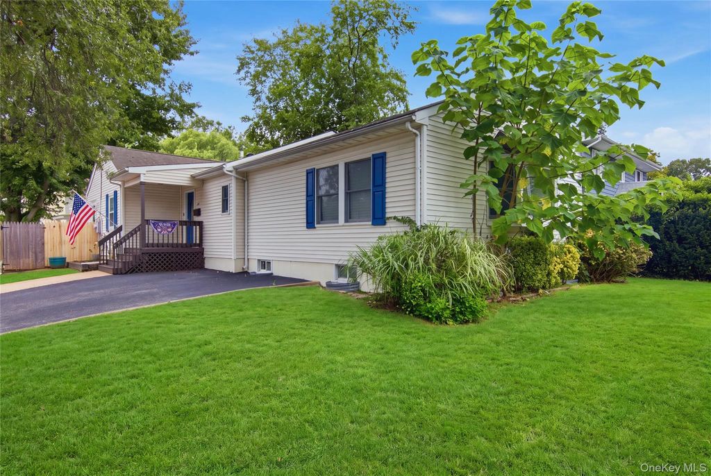 301 Laurel Road, Northport, NY 11768 — photo 2
