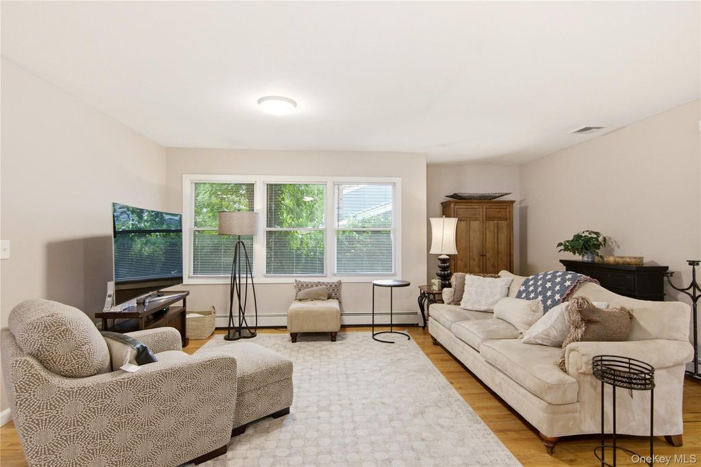 301 Laurel Road, Northport, NY 11768 — photo 4