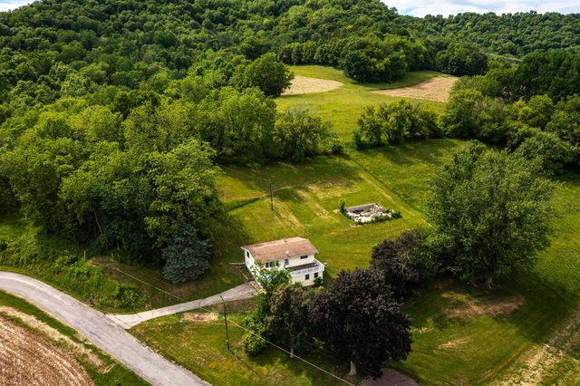 N1303 Leske ROAD, La Crosse, WI 54601