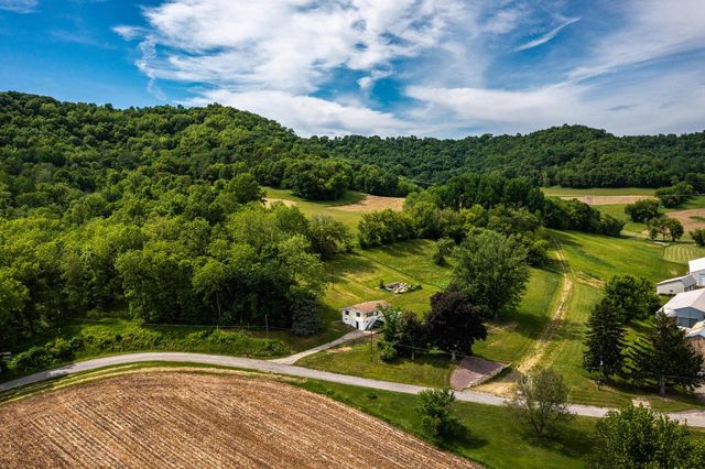 N1303 Leske ROAD, La Crosse, WI 54601