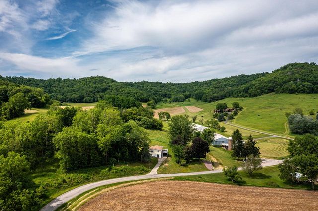 N1303 Leske ROAD, La Crosse, WI 54601