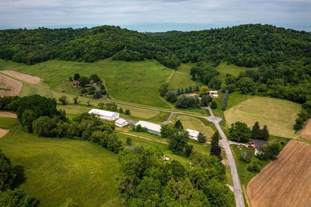 N1303 Leske ROAD, La Crosse, WI 54601