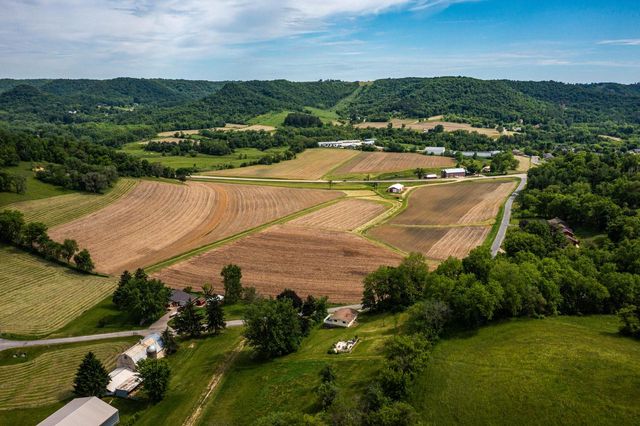 N1303 Leske ROAD, La Crosse, WI 54601