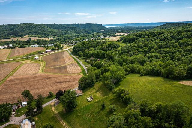 N1303 Leske ROAD, La Crosse, WI 54601