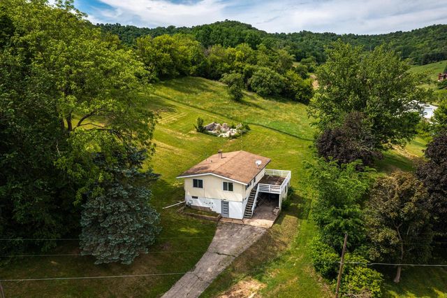 N1303 Leske ROAD, La Crosse, WI 54601